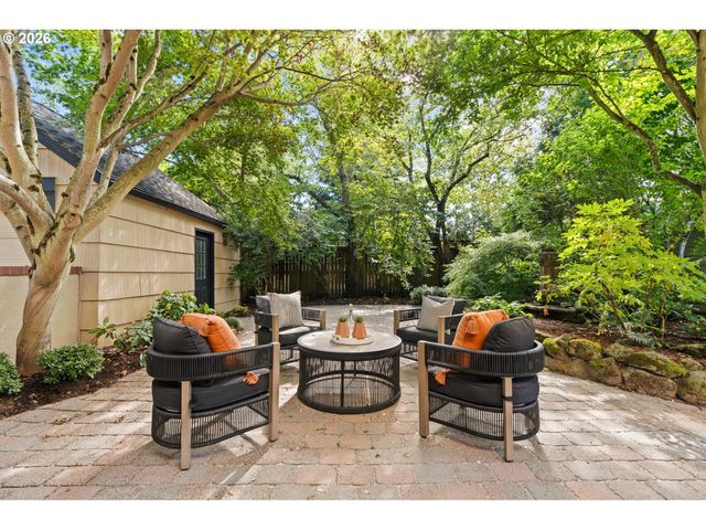 3230 Ne US Grant Pl, Portland, OR 97212
