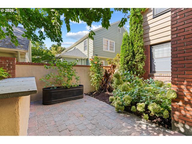 3230 Ne US Grant Pl, Portland, OR 97212