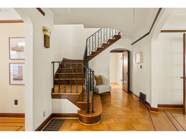 3230 Ne US Grant Pl, Portland, OR 97212