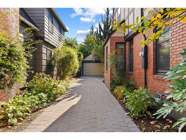 3230 Ne US Grant Pl, Portland, OR 97212
