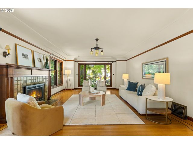 3230 Ne US Grant Pl, Portland, OR 97212