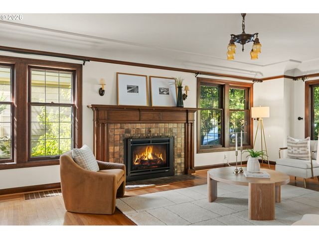 3230 Ne US Grant Pl, Portland, OR 97212