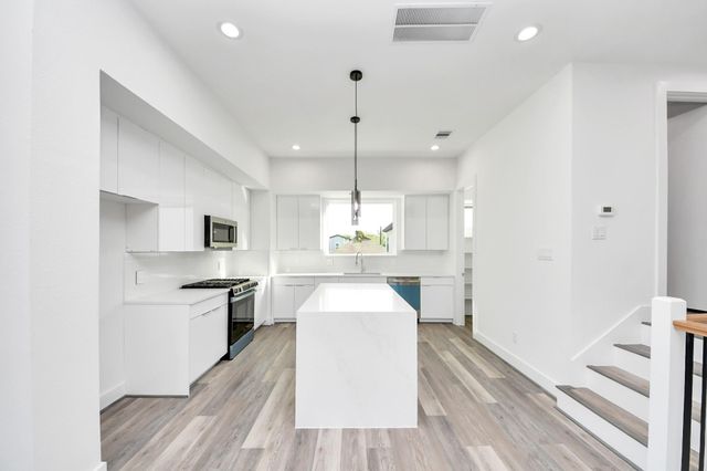 2521 Francis Street, Houston, TX 77004