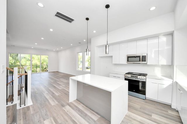 2521 Francis Street, Houston, TX 77004