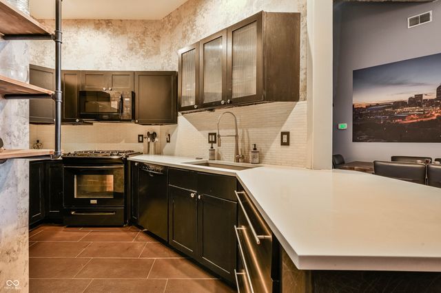 611 N Park Avenue 208, Indianapolis, IN 46204