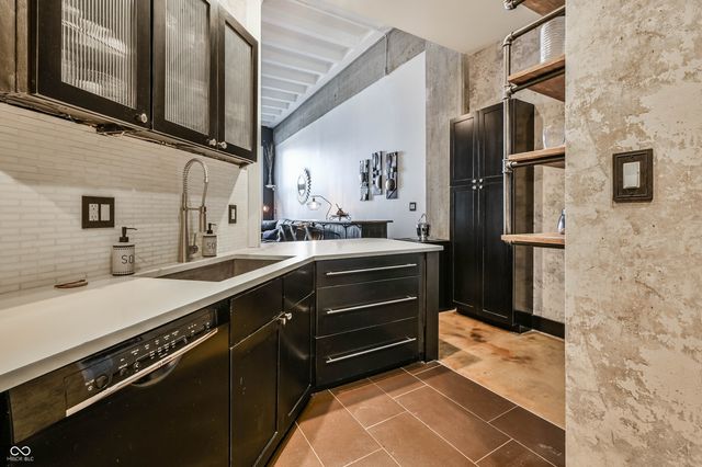 611 N Park Avenue 208, Indianapolis, IN 46204