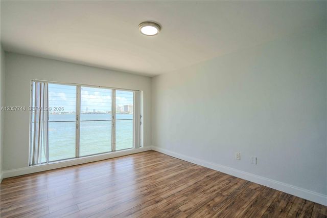 7927 E Dr 278 278, North Bay Village, FL 33141