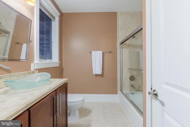 9715 SINGLETON DR, Bethesda, MD 20817