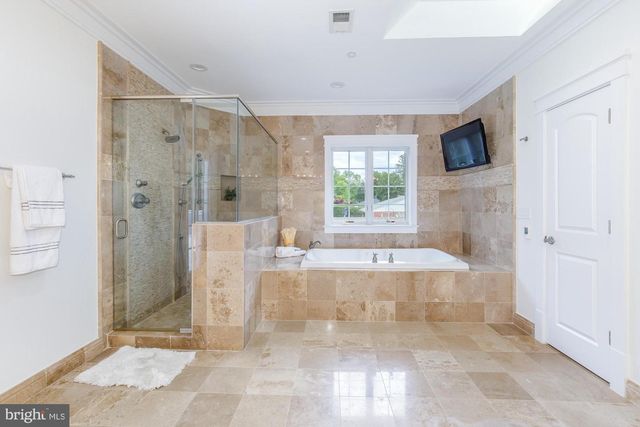 9715 SINGLETON DR, Bethesda, MD 20817