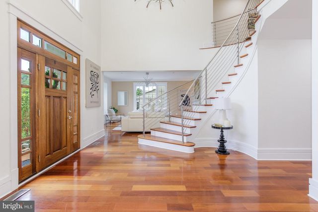 9715 SINGLETON DR, Bethesda, MD 20817