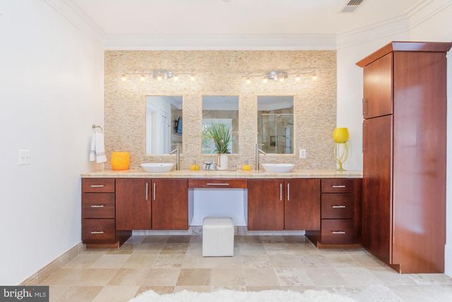 9715 SINGLETON DR, Bethesda, MD 20817