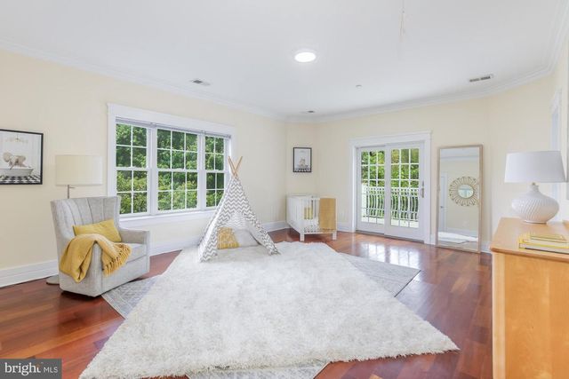 9715 SINGLETON DR, Bethesda, MD 20817