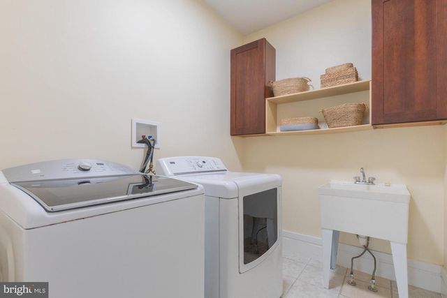 9715 SINGLETON DR, Bethesda, MD 20817