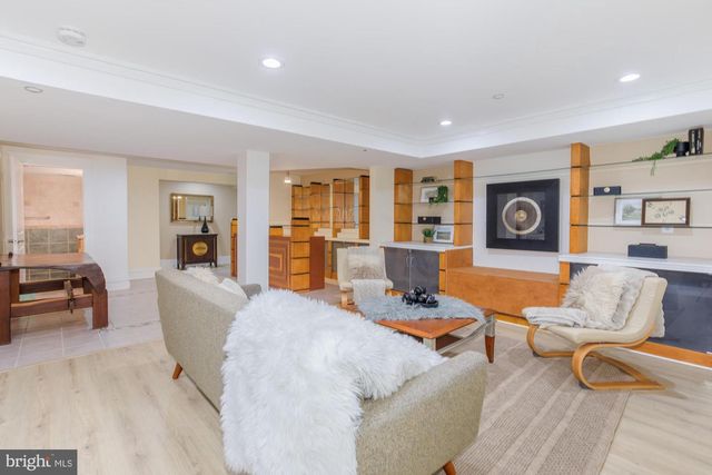 9715 SINGLETON DR, Bethesda, MD 20817