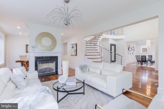 9715 SINGLETON DR, Bethesda, MD 20817