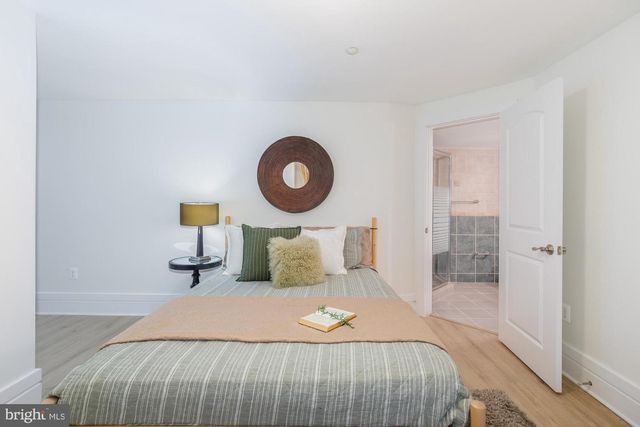 9715 SINGLETON DR, Bethesda, MD 20817