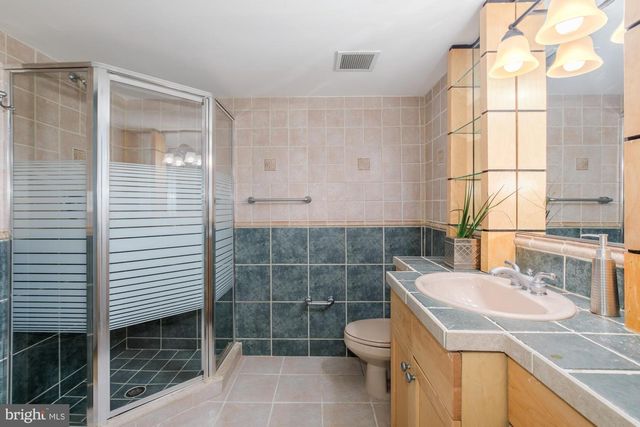 9715 SINGLETON DR, Bethesda, MD 20817