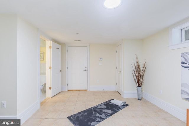 9715 SINGLETON DR, Bethesda, MD 20817