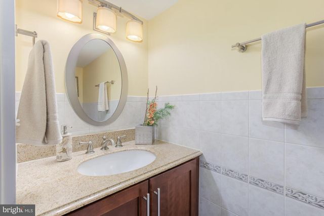 9715 SINGLETON DR, Bethesda, MD 20817