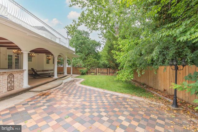 9715 SINGLETON DR, Bethesda, MD 20817