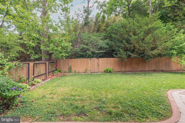 9715 SINGLETON DR, Bethesda, MD 20817