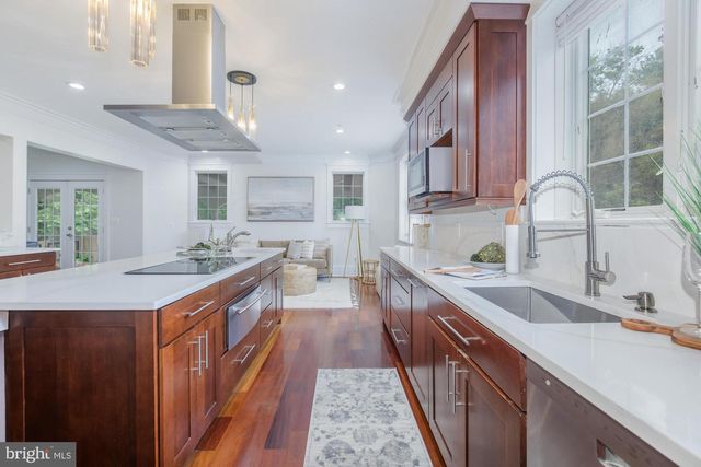 9715 SINGLETON DR, Bethesda, MD 20817