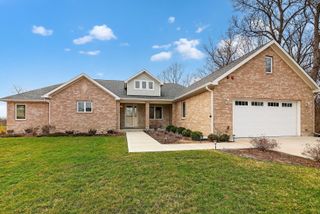 669 E Byron Avenue, Addison, IL 60101