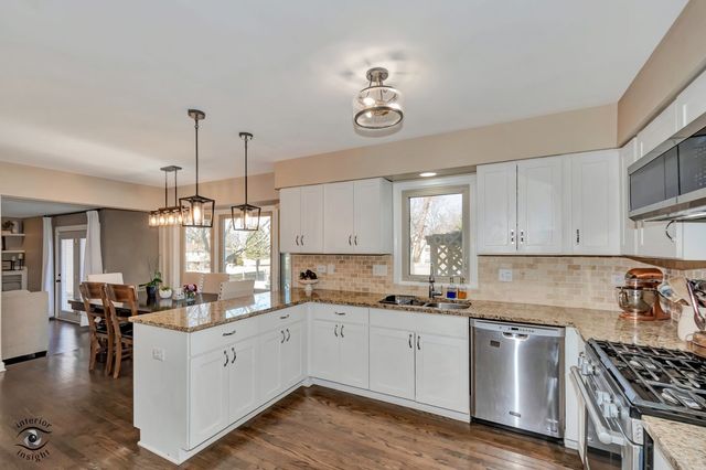 3 Hobson Court, Woodridge, IL 60517