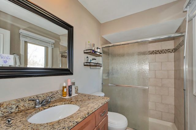 3 Hobson Court, Woodridge, IL 60517