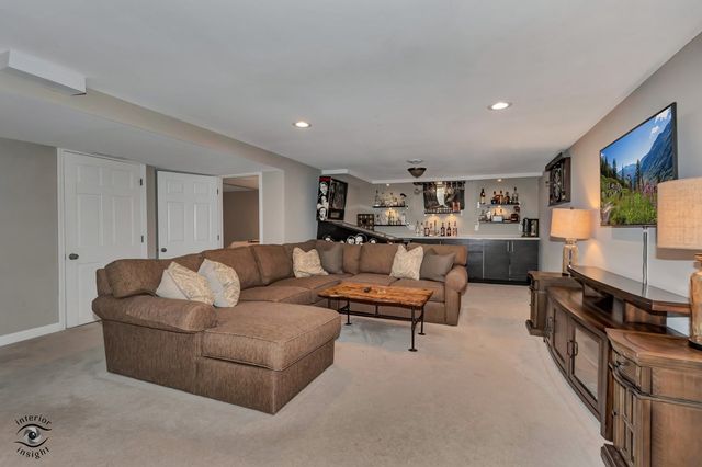 3 Hobson Court, Woodridge, IL 60517