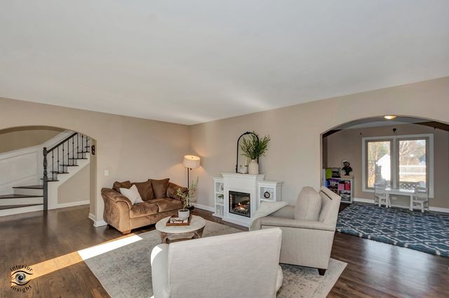 3 Hobson Court, Woodridge, IL 60517