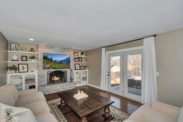 3 Hobson Court, Woodridge, IL 60517