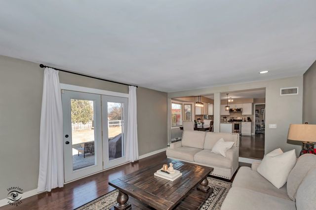 3 Hobson Court, Woodridge, IL 60517