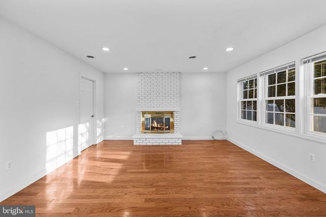 4001 MIDDLE RIDGE DR, Fairfax, VA 22033