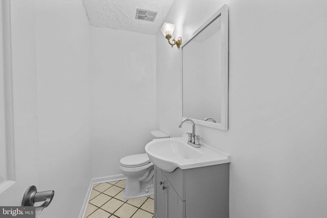 4001 MIDDLE RIDGE DR, Fairfax, VA 22033