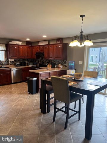 134 TWIN CREEKS DR, Jonestown, PA 17038