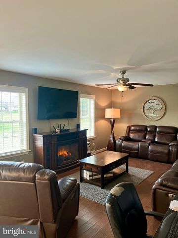 134 TWIN CREEKS DR, Jonestown, PA 17038