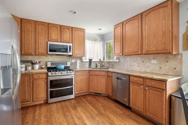 1832 Stirling Lane, Montgomery, IL 60538