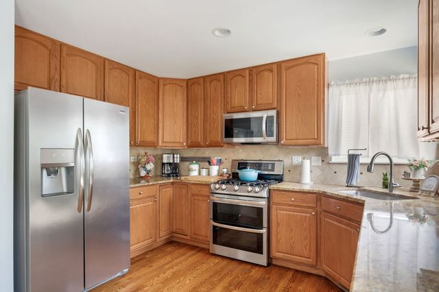 1832 Stirling Lane, Montgomery, IL 60538