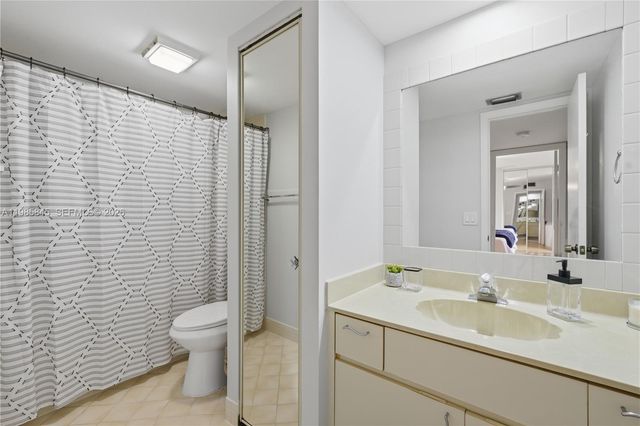 752 NW 98th Way, Plantation, FL 33324