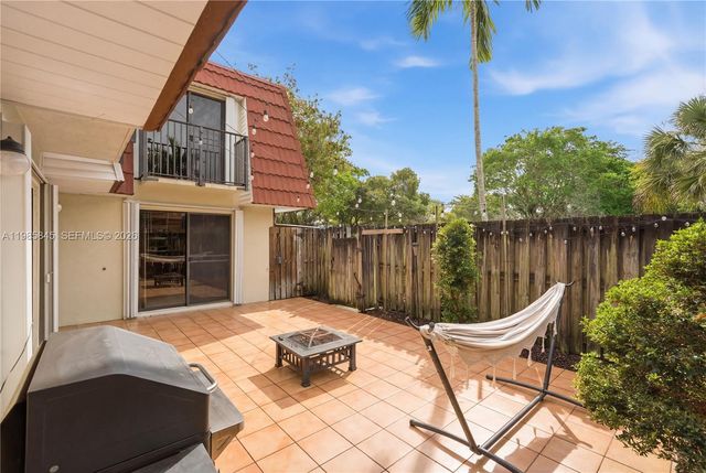 752 NW 98th Way, Plantation, FL 33324