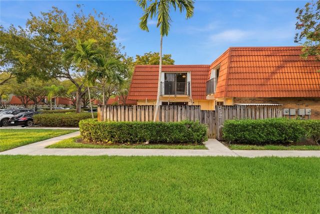 752 NW 98th Way, Plantation, FL 33324