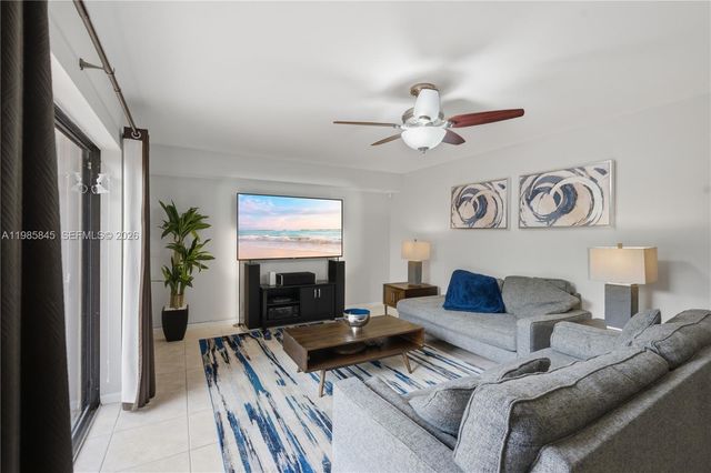 752 NW 98th Way, Plantation, FL 33324