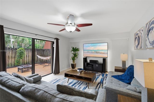 752 NW 98th Way, Plantation, FL 33324