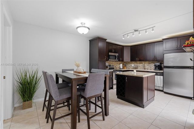 752 NW 98th Way, Plantation, FL 33324