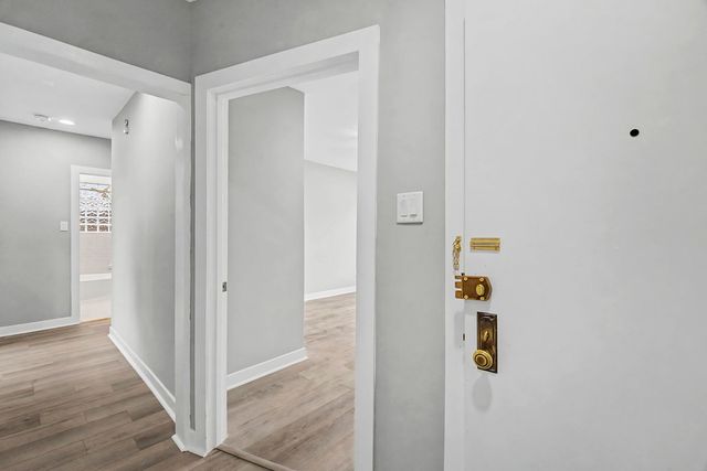 2950 W waveland Avenue 1, Chicago, IL 60618