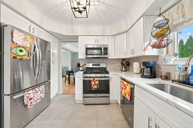 30505 Freda Drive, Warren, MI 48093