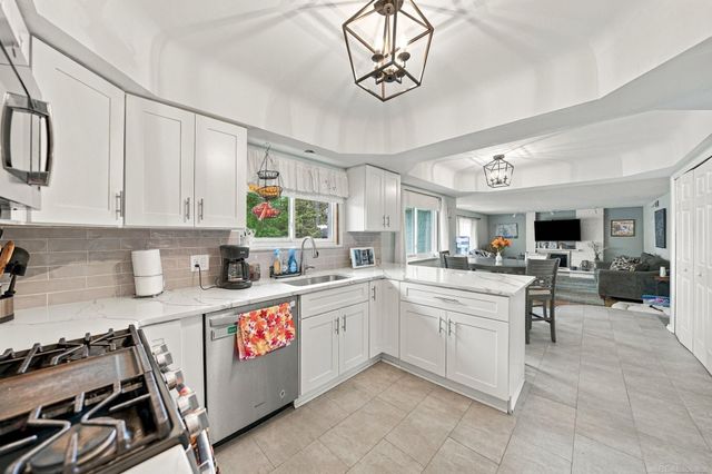 30505 Freda Drive, Warren, MI 48093