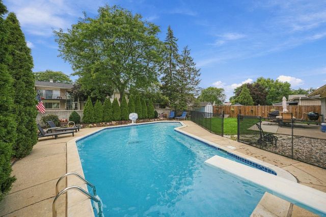 30505 Freda Drive, Warren, MI 48093