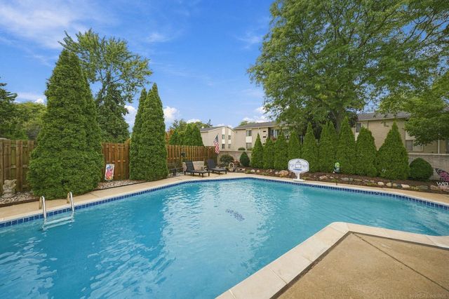 30505 Freda Drive, Warren, MI 48093